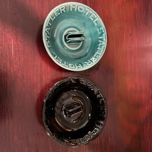 VTG!  Statler Hotel Ashtray with matchbook holder. teal and black. EUC